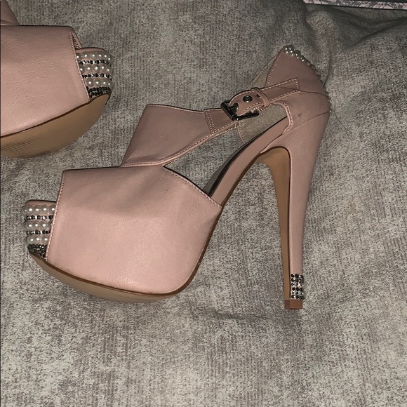 Customize Heels - Picture 2 of 6